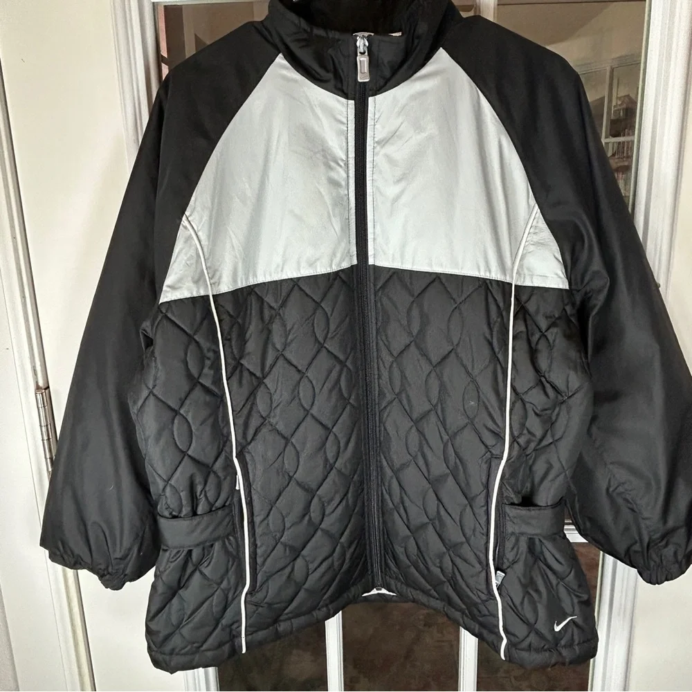 Nike‎ Women’s Black and White Quilted Puffer Jacket Size Large